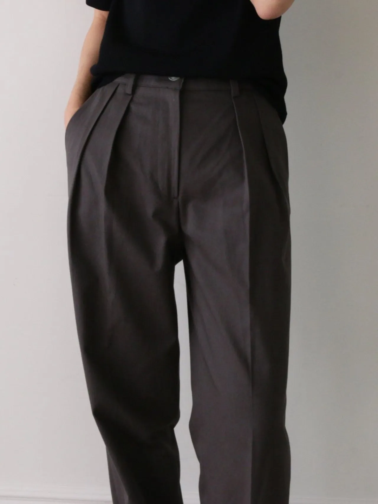 COTTON WIDE TWO PIN TUCK PANTS