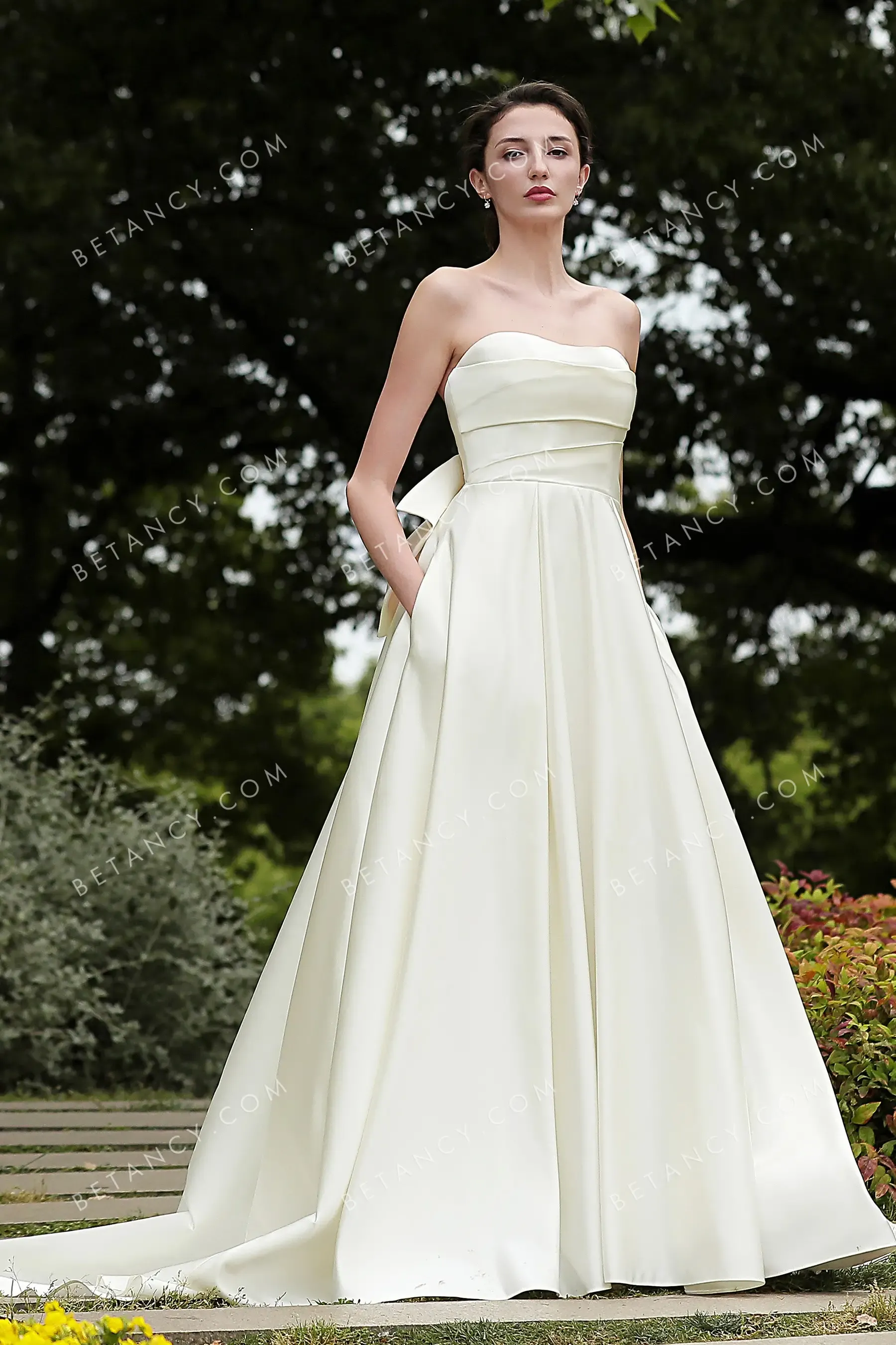 Detachable Bowknot and Pockets Simple Satin Bridal Gown