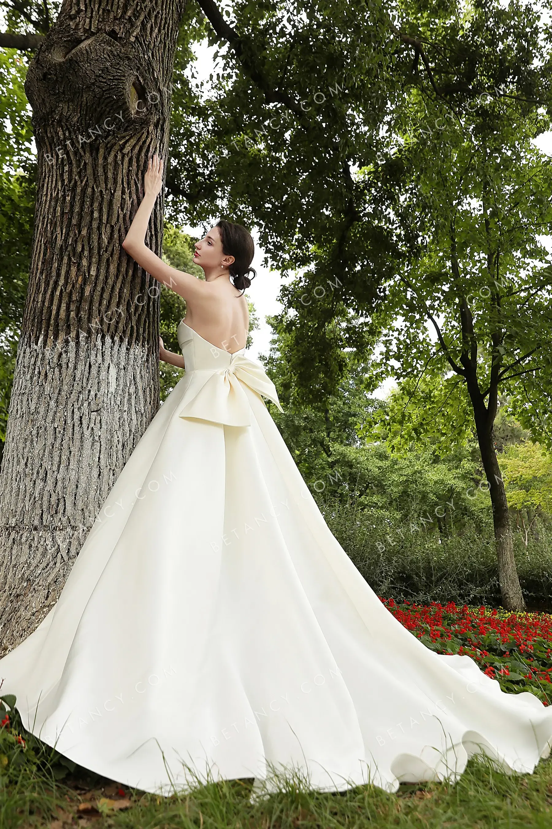 Detachable Bowknot and Pockets Simple Satin Bridal Gown